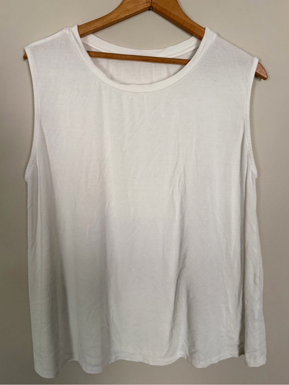 bamboo Sozy women’s XL sleeveless white tank top